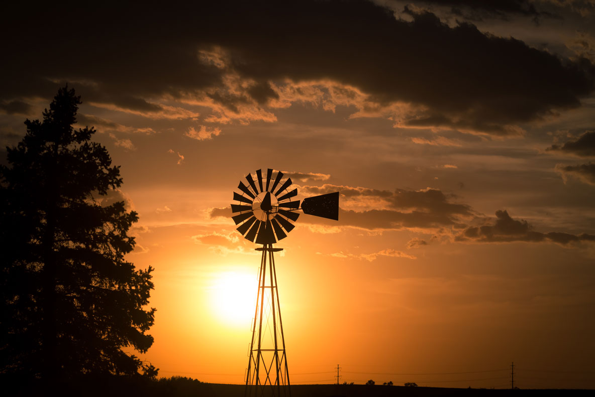 Why is solar power a good replacement for windmills on farms?
